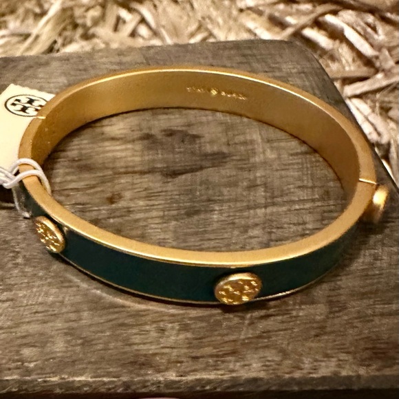 NWT Tory Burch Authentic Green Enamel Logo 7mm Bracelet - Picture 1 of 8